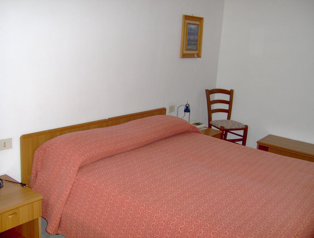 Hotel Svizzero Санджінето Номер фото